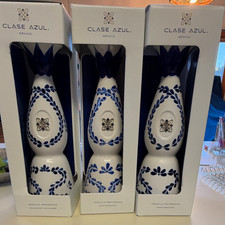 Clase Azul Tequila Reposado Empty Liquor Bottle w/ Box White & Blue Ceramic picture