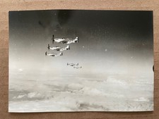 1945 WWII PHOTO Airplane Aerial Reconnaissance FORMATION P-51 Mustangs #56 picture