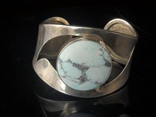 VINTAGE MODERNIST WHITE TURQUOISE 925 STERLING CUFF BRACELET picture