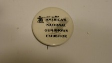 VINTAGE AMERICA'S NATIONAL GUN SHOW'S EXHIBITOR PIINBACK BUTTON BADGE picture