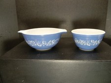 VTG Pyrex Cinderella Mixing Bowl 442 & Mixing Bowl 401 picture