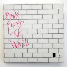 Vintage 1979 PINK FLOYD The Wall button 2-1/8