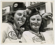 Female Pioneers 1941 Women Esso Gas Station Attendants Pumper WWII Photo J15519 picture