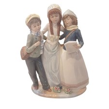 Vintage NADAL Spain Porcelain Figurine  School Friends Children Carolers 11