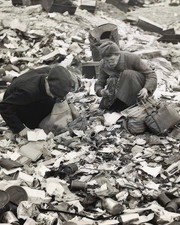 Postwar Berlin Residents Looking for Food WWII 8x10 Glossy Photo Print HT4136126 picture