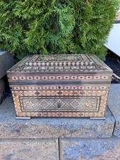 Egyptian jewerly box inlaid with mother of pearl picture