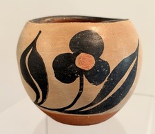 Vintage Kewa (Santo Domingo) Pueblo pot, unsigned picture