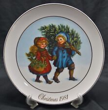 Avon 1981 Christmas Memories Sharing The Christmas Spirit Plate 22k Gold Trim picture