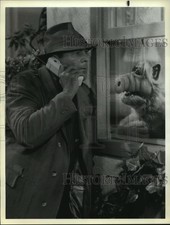 1988 Press Photo David Ogden Stiers guest stars on ALF, on NBC. - nop00182 picture