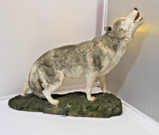 Vintage Resin Howling Wolf Figurine 11