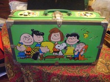 Vintage 1965 Snoopy Metal suite case doll Trunk Peanuts Toy Chest Charlie Brown picture