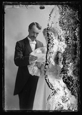 Photo:Right, W.W. picture