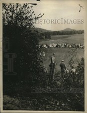 1922 Press Photo Collett and Cummings at 9th at Women's Natl. Golf Championship picture