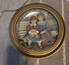 Kindred Moments Plate With Frame picture