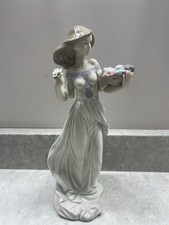 Lladro Porcelain Figurine