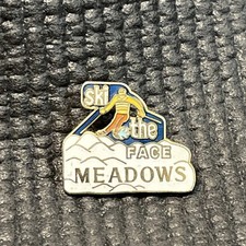 Vtg Mt. Hood Meadows Skis Ski Resort Souvenir Lapel Hat Pin Ski the face P7854 picture