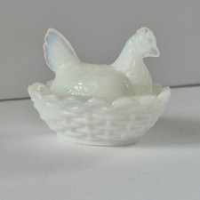 WESTMORELAND WHITE MILK GLASS MINIATURE CHICKEN IN NESTING BASKET BOX 2.5