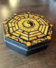 Vintage Maitland Smith Mother of Pearl Inlay Lacquer Box Yin Yang Chinese picture