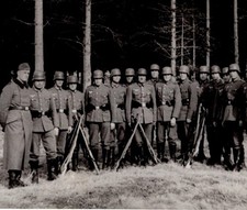 WW2 German Wehrmacht Soldiers Loose Formation Picture Original AGFA Photo picture