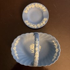 Vtg, New* Wedgwood Blue Jasperware Floral Handled Basket & Grapevine Ashtray. picture