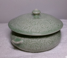 THAI CELADON 12 JAN 1993 DATED LIDDED DISH FLORAL PATTERN 4.5
