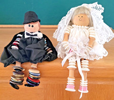 VTG Ganz Button Dolls Shelf Sitter Bride & Groom Folk Art 1997 Wood Spool Weddin picture