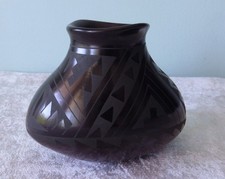 Mata Ortiz Pueblo vtg blackware vase pot Mexico olla signed Socorro Reyes 5.5