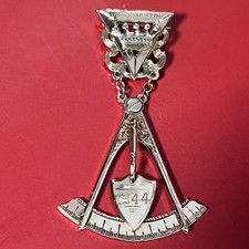 VINTAGE 10K PAST ILLUSTRIOUS MASTER JEWEL (1944) picture