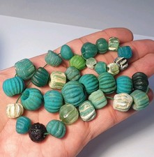 A STRAND OF 32 ANCIENT ROMAN EGYPTIAN MELON FAIENCE & GLASS BEADS (11mm to 21mm) picture
