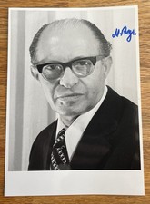 MENACHEM BEGIN (ISRAEL) AUTOGRAPHED PHOTO picture
