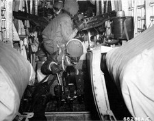 WWII B&W Photo B-24 Recon Cameraman in Action USAAF  WW2 World War Two  / 1142 picture