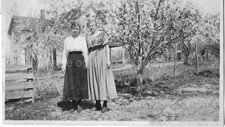 Found FAMILY PHOTOGRAPH bw SWEET PORTRAIT Original Snapshot VINTAGE 06 13 F picture