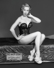 ACTRESS LEIGH SNOWDEN PIN UP - 8X10 PUBLICITY PHOTO (SP-553) picture