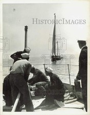 1937 Press Photo Coast Guard cutter tows the Endeavour I near Martha's Vineyard picture