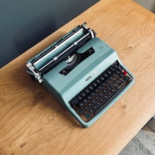 Vintage Italian Olivetti Lettera 32. Functional. Excellent Cond. New ribbon. picture
