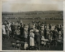 1933 Press Photo View of race at spring meeting, United Hunts Racing, Roslyn NY picture