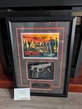 THE SOPRANOS — FIVE CAST-SIGNED COLLECTOR DISPLAY James Gandolfini • Edie Falco  picture
