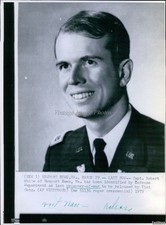 1973 Capt Robert White Last Pow To Be Released Viet Cong Vietnam Wirephoto 7x9 picture