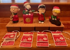 VIDEO Hallmark Peanuts Wireless Band Set Of 4 2011 Snoopy Charlie Brown Lucy picture
