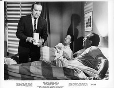 Bob Hope holding canister between stunned couple bed a scene film - Old Photo picture