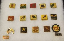 Vintage Hardee’s Restaurant Employee Hat Lapel Pins Lot Of 17 Glass Storage Case picture