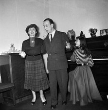 Raymond Bussieres Annette Poivre and Sophie Sel 1947 OLD PHOTO picture