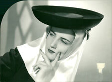 Women's fashion, headgear 1939 - Vintage Photograph 2598788 picture