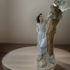 Vintage LLADRO Nao Daisa 1982 Girl Looking At Birdnest Figurine 12in picture