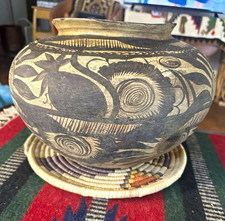 1950.TAXCO MEXICO POTTERY BLK. ON TAN HAND PAINT FLORAL 10” (P) SIGS JAR $2500 picture