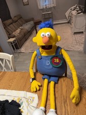 Yellow Guy Puppet Don’t Hug Me I’m Scared Show picture