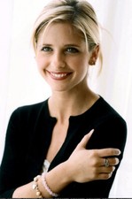 A Sarah Michelle Gellar Beautiful Smille Balck Sweater 8x10 Picture Celebrity Pr picture