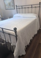 King White Matelasse Coverlet Bedspread Floral Scalloped Cottage French Country picture