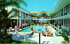 1950s postcard Sea Castle Luxury Apt Motel Treasure Island FL pool sunbathers picture
