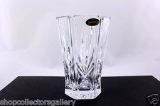 BEAUTIFUL 24% LEAD CRYSTAL VASE MADE IN U.S.A. - MINT  picture